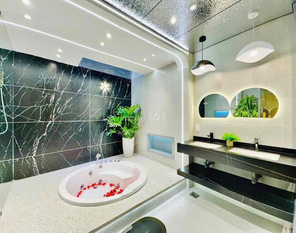 Nice new home hiding out on the 220 Nguyễn Văn Khối-7299.