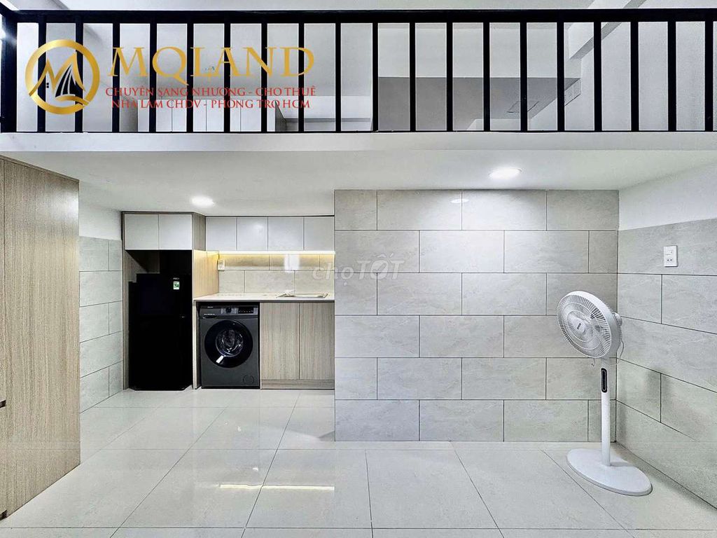 It's 970. 9 toilets. 1 18th.