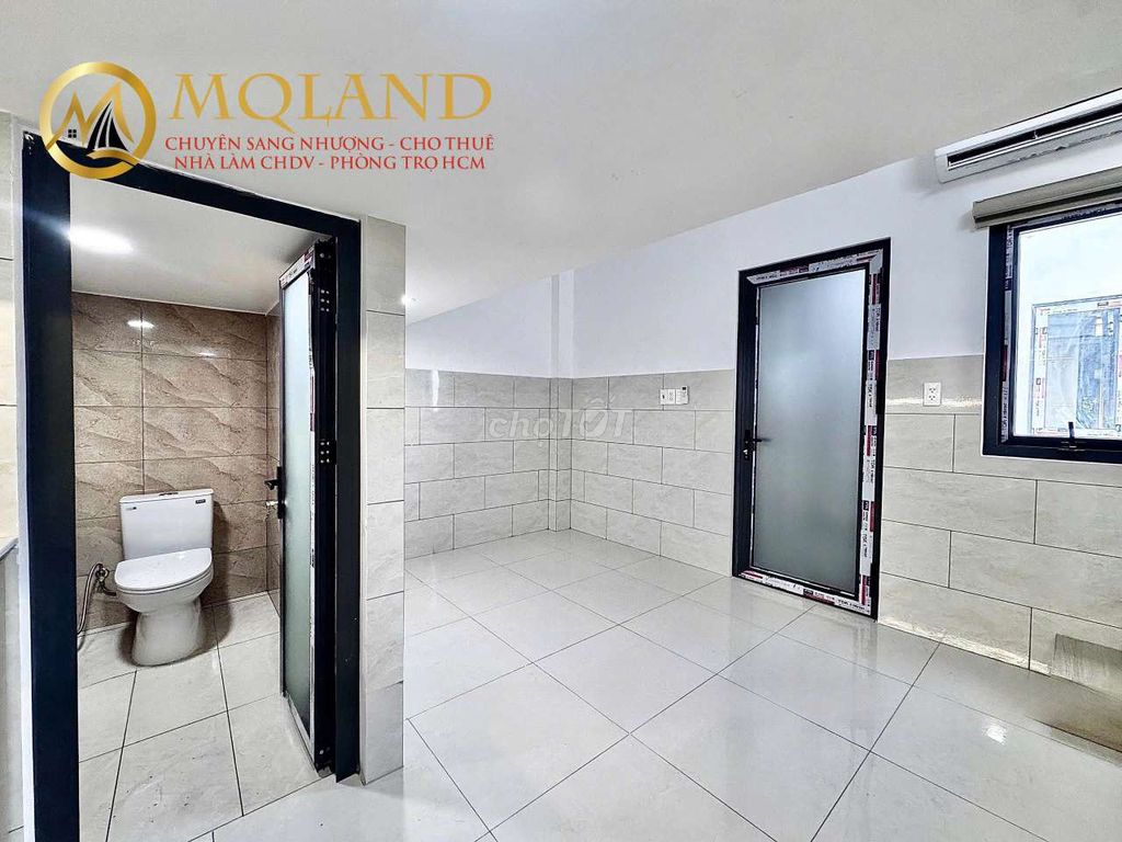 It's 970. 9 toilets. 1 18th.