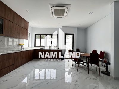 Two floors to the house, front yard, ntcb, six bedrooms, six toilets, $28 million.