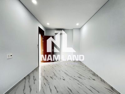 Two floors to the house, front yard, ntcb, six bedrooms, six toilets, $28 million.