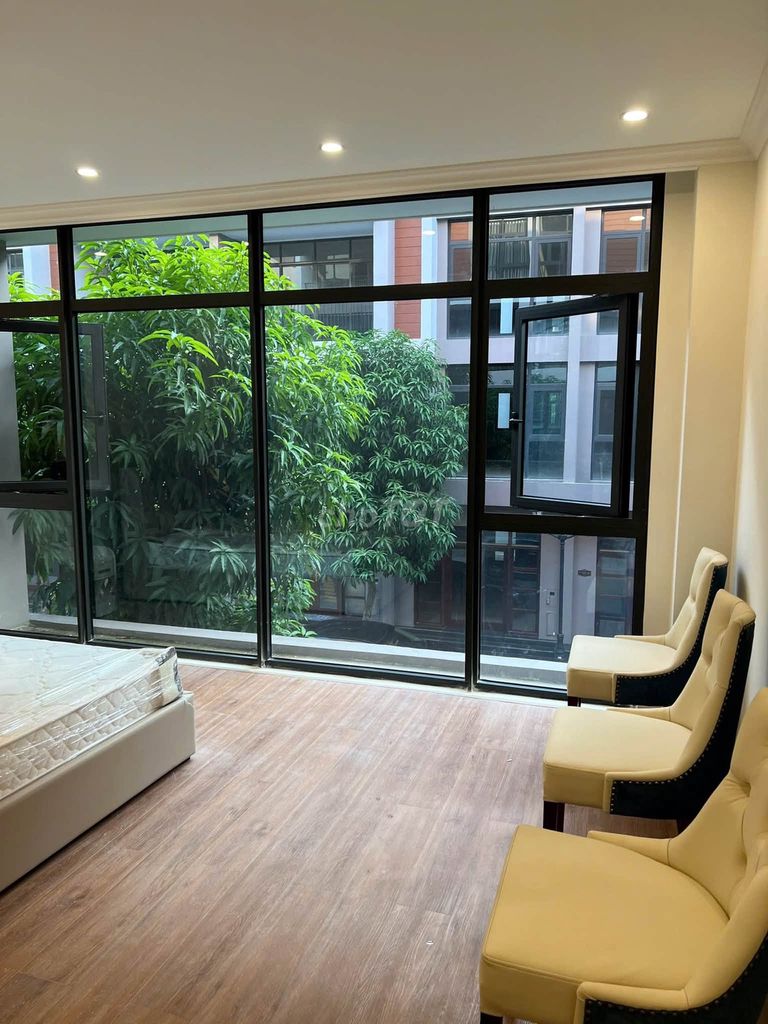 Rent a three-story Vịnh Thiên Đường ht, 4 full interior bedroom