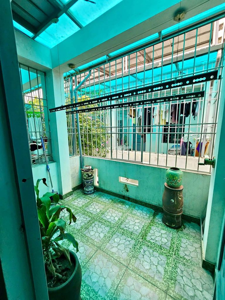 Rent four Trương Định, South dollar, parking lot.