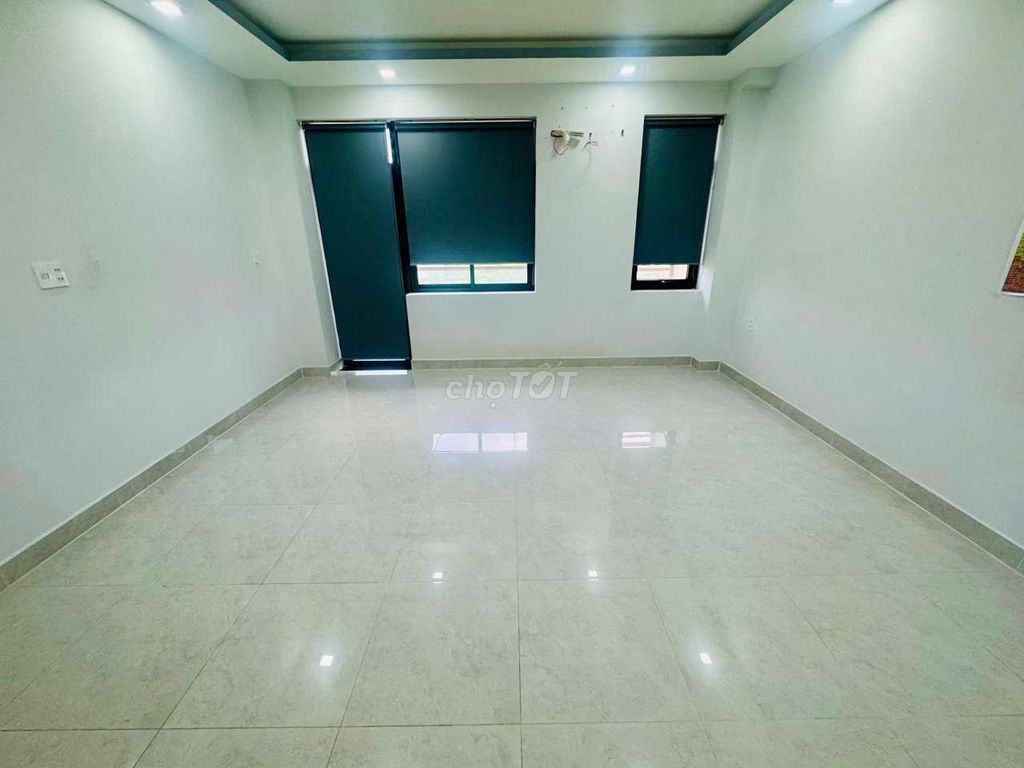 Front, 5 x 20, 1 .1 .1 3 floors, 5 bedroom 5 toilets