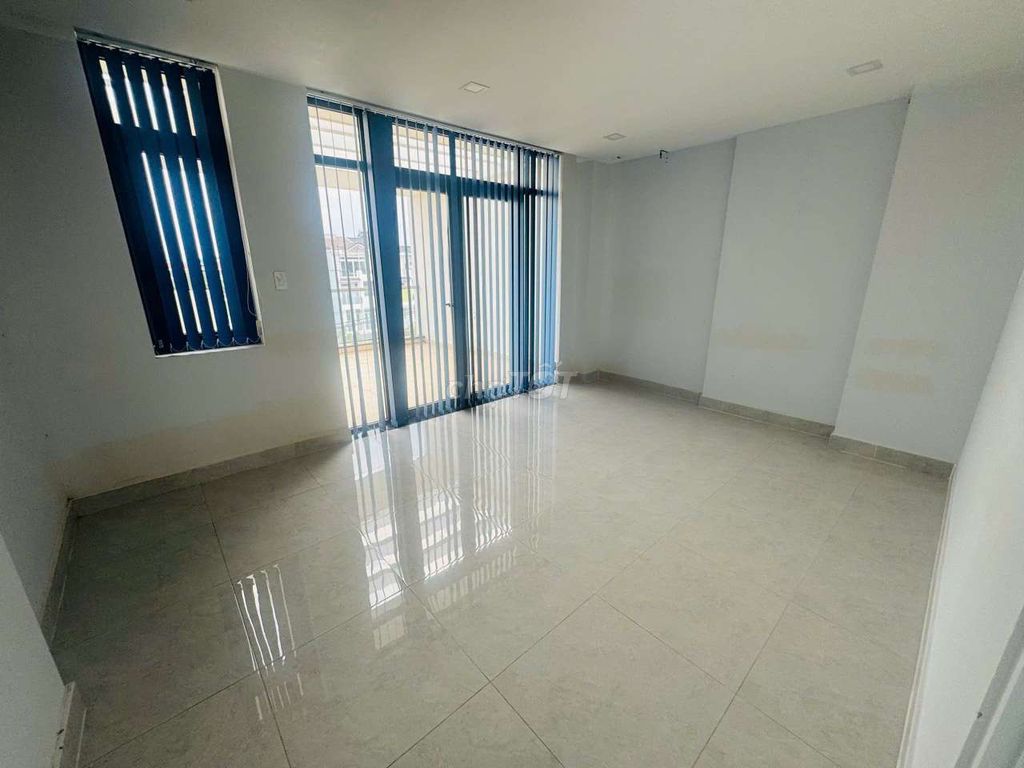 Front, 5 x 20, 1 .1 .1 3 floors, 5 bedroom 5 toilets