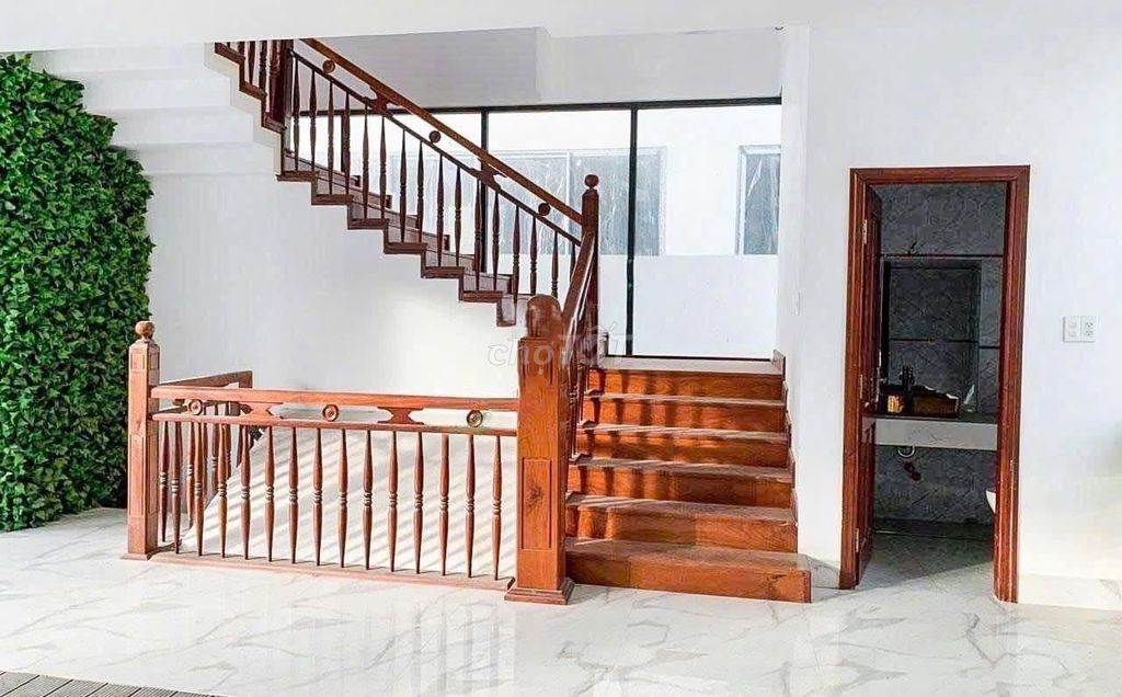 Rent the Nguyễn Văn Hưởng cash house, Thủ Đức 20 x 20 m m 3th floor