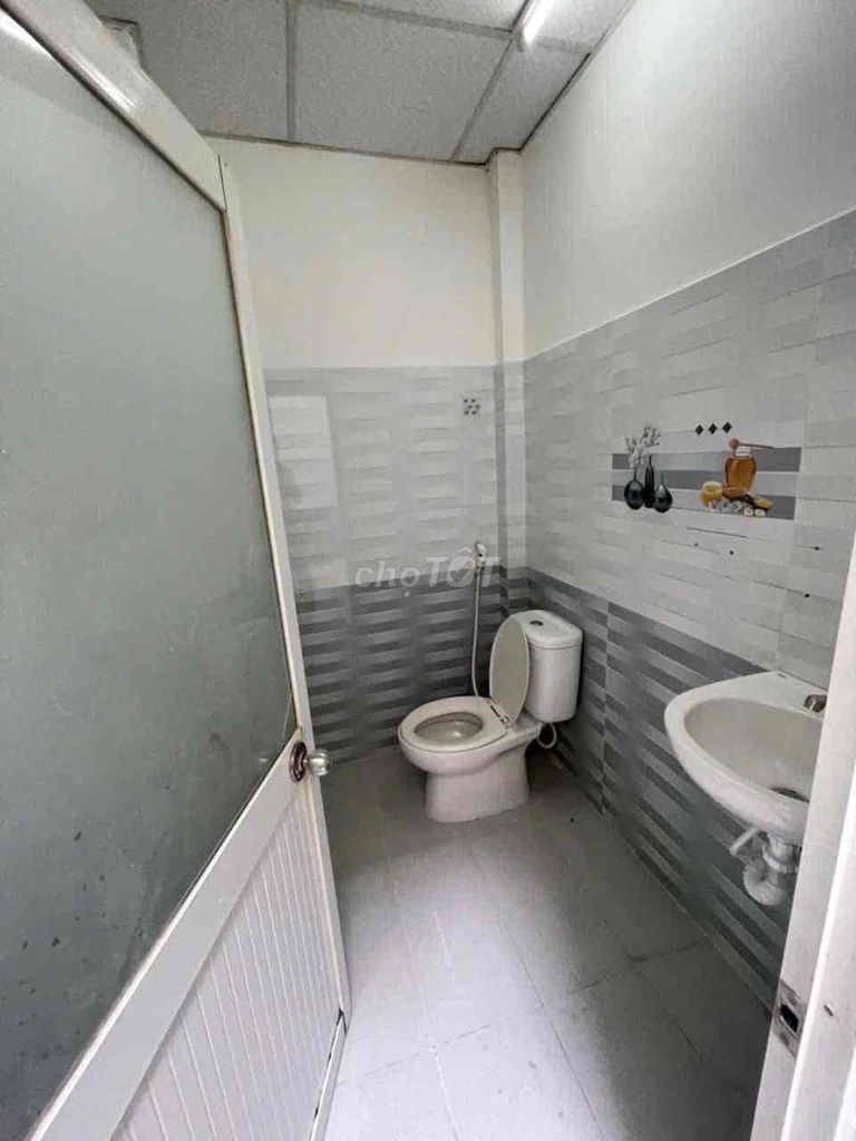 Let's rent out 1st Tây Thạnh - area 5.5 x20 m 1 .1 .1 4th floor bedroom 4 toilets