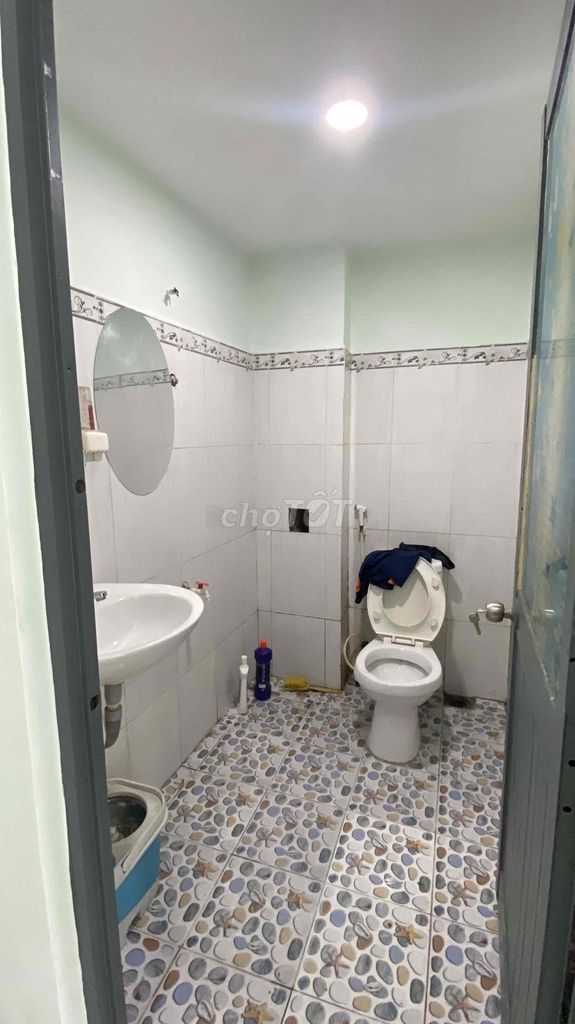Let's rent out the original house.