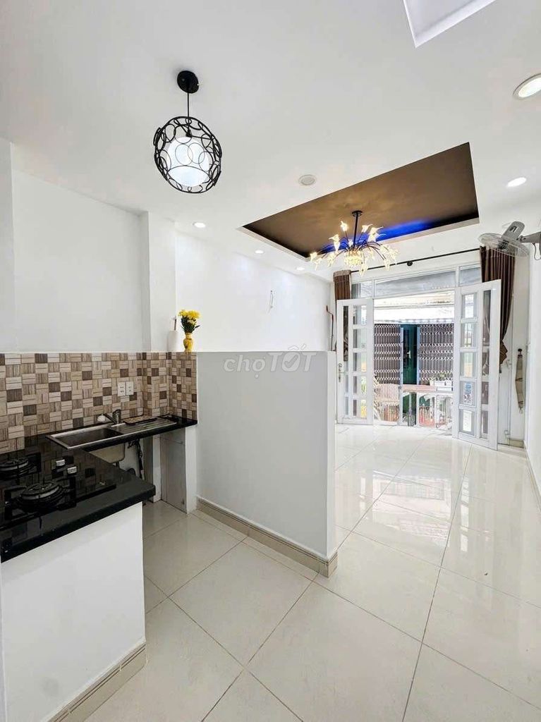 - Five-story-three bedrooms. - Four toilets. - Car alley. - 18 million.