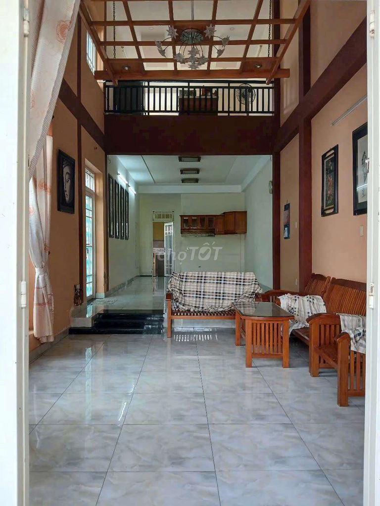 Rent the villa at ngã tư ga 4 bedrooms 200 meters 18 million