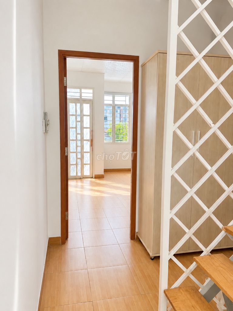 It's the owner who rents the entire three bedrooms -3 toilets -3 air machines
