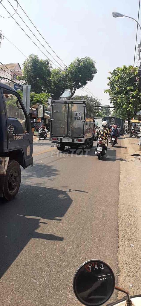 The front house crashed Tỉnh lộ 10 rockets.