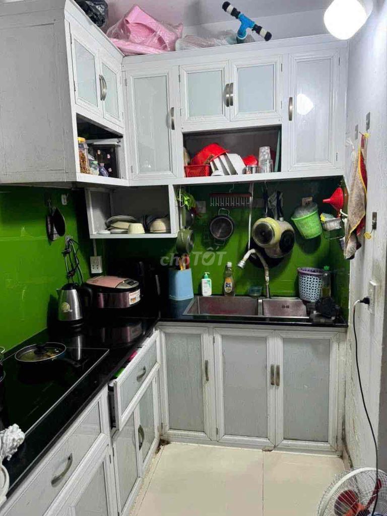 Rent the entire 4 x 10 meters of Bix 10 feet of cliff street, 2nd floor bedroom 2 new toilets