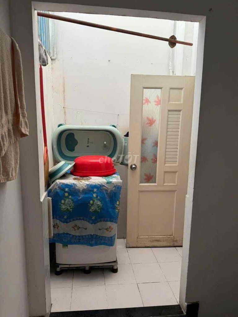 Rent the entire 4 x 10 meters of Bix 10 feet of cliff street, 2nd floor bedroom 2 new toilets