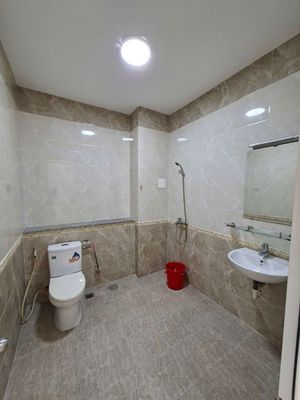 Nice place. 4 x 20 meters fourth floor bedroom.