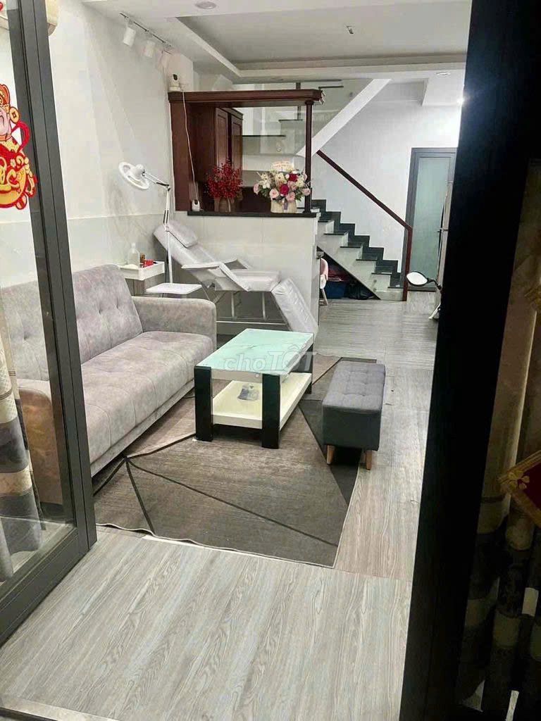 for rent: 563/ Nguyễn Đình Chiểu, District 2, District 3.