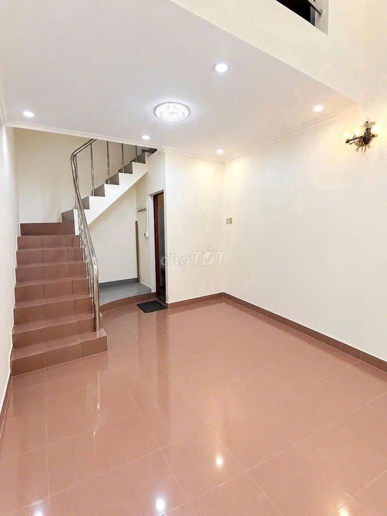 Rent two bedrooms. Three toilets.