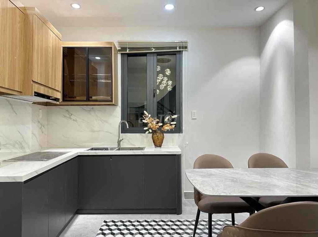 Rent four bedrooms full interior in the center of Phú Nhuận.