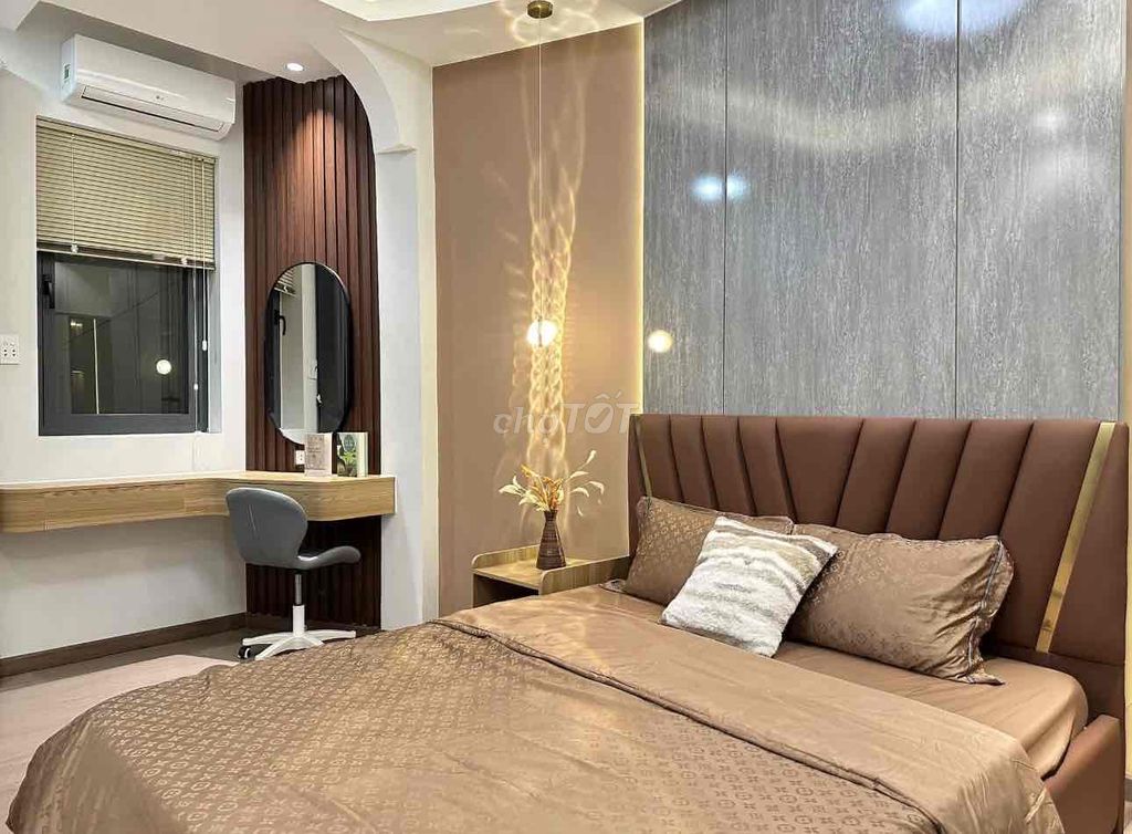 Rent four bedrooms full interior in the center of Phú Nhuận.