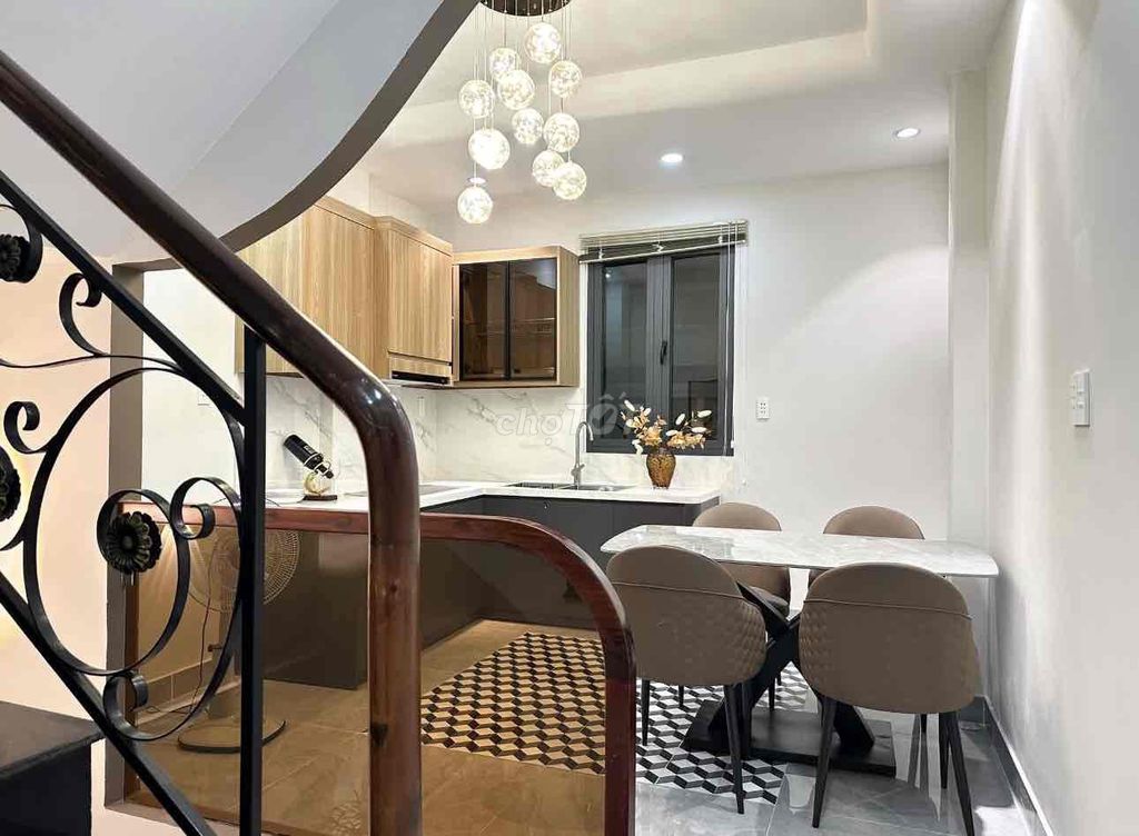 Rent four bedrooms full interior in the center of Phú Nhuận.