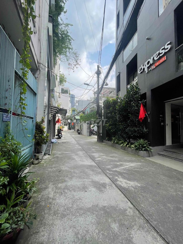 Renting 25th of 14 Nguyễn Bỉnh Khiêm District 1.