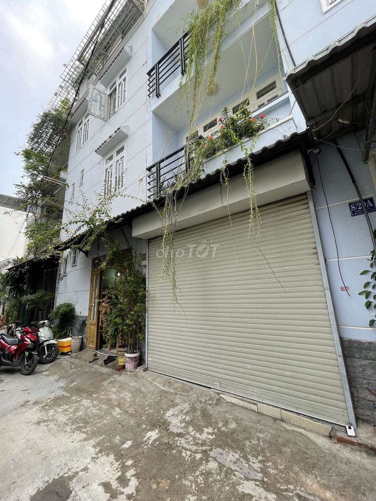 The Hiệp Bình autoway house. 12 million.