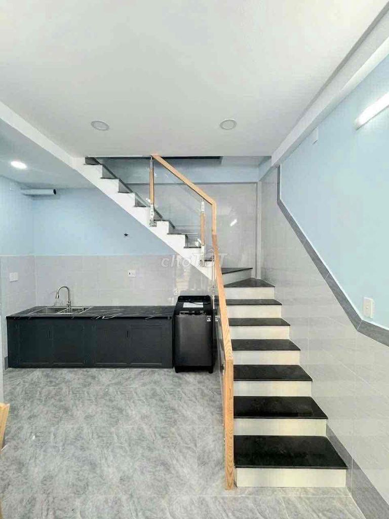 3 bedroom, two full interior toilets
