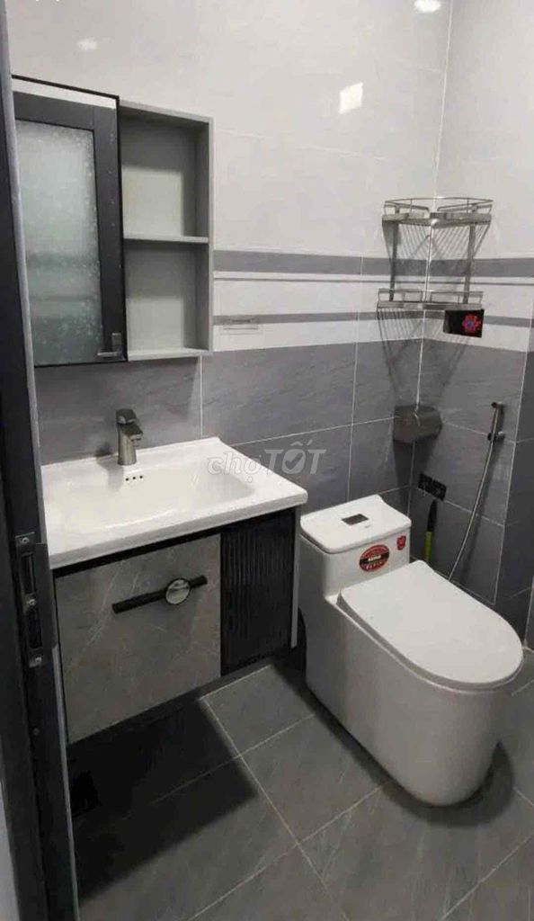 3 bedroom, two full interior toilets