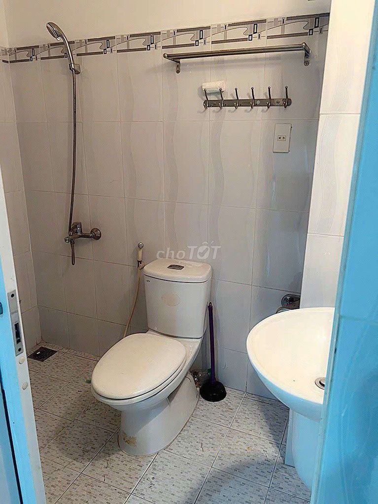 Clean Spanish will be two bedrooms, two, three-and-a-half million-and-a-half-million German-Plainsboves.