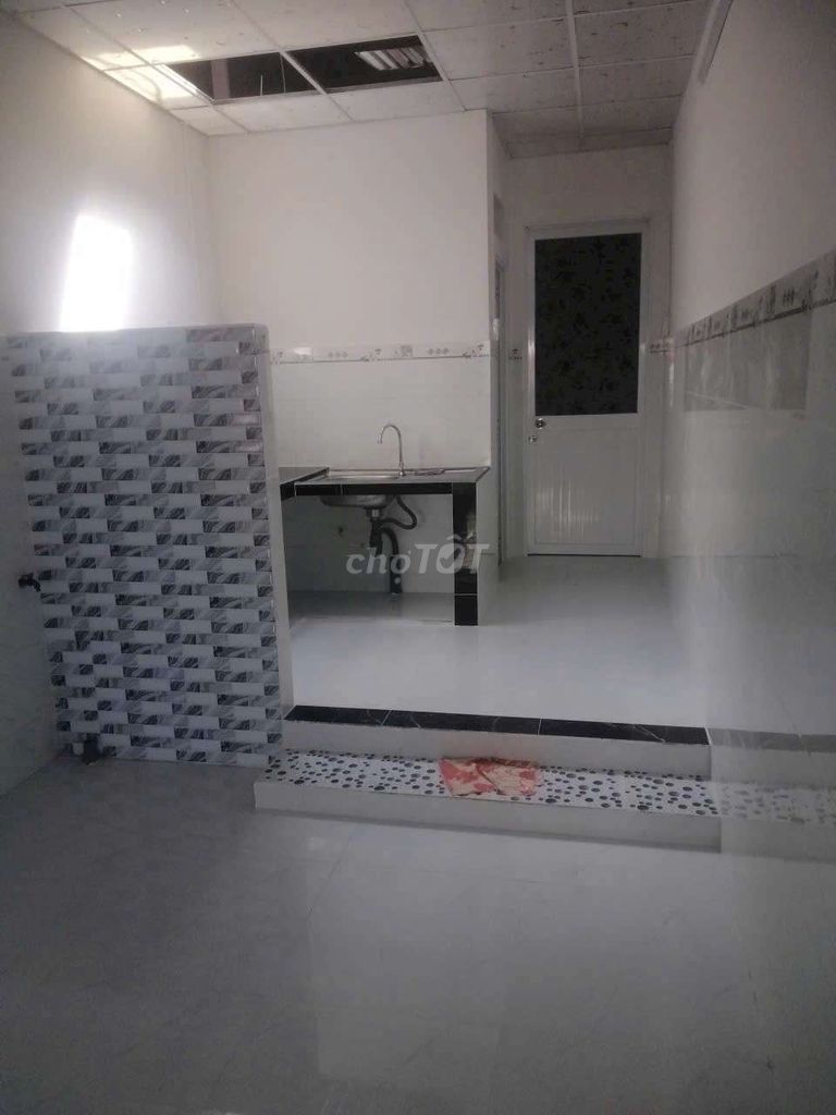 Let's rent out a Phạm Hùng C2 market. One room.