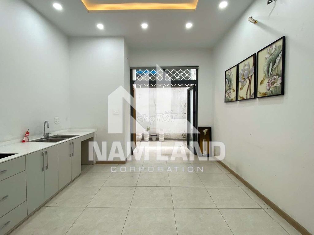 Cao Đức Lân - 4th floor suite.