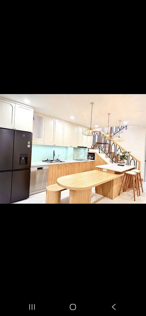 Renting four, two x 15 meters. Three-four-story bedroom. Five new toilets.