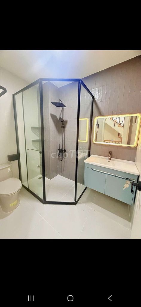 Renting four, two x 15 meters. Three-four-story bedroom. Five new toilets.
