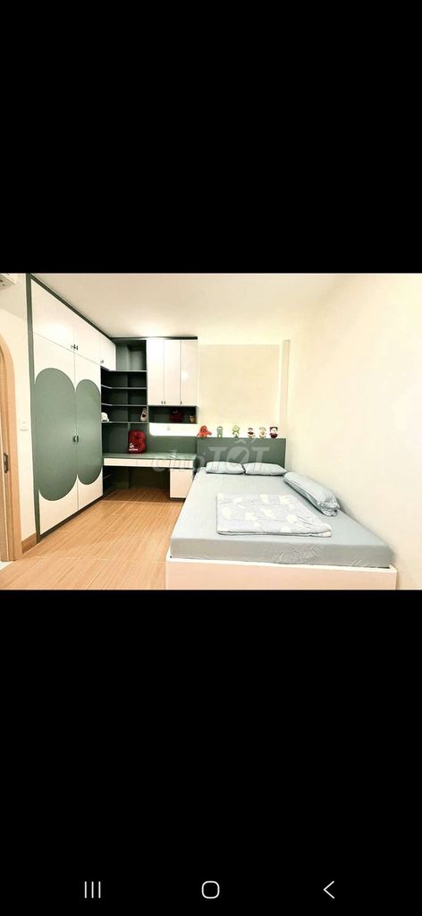 Renting four, two x 15 meters. Three-four-story bedroom. Five new toilets.