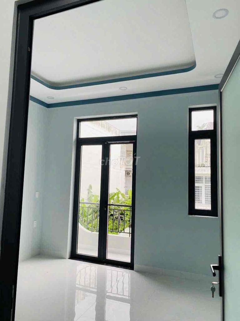 Nice new house (by the copper market), second floor bedroom three toilets. pine line