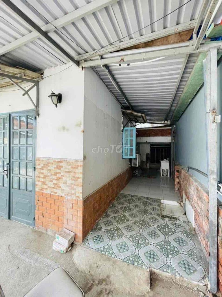 Level 4 area 40 m2 has a wide courtyard at 11th Street near Thủ Đức Market