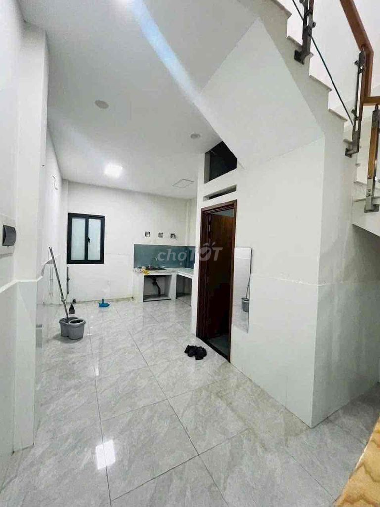 Phan Văn Trị Alley near the front (4 x13 M) - there's a two-room parking lot.