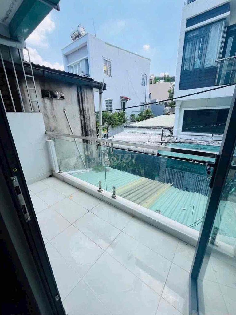 Phan Văn Trị Alley near the front (4 x13 M) - there's a two-room parking lot.