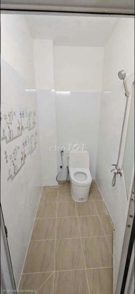 Renting four, two x 15 meters. Two new bathrooms. 100 percent of y car tracks. Lê Trọng Tấn.