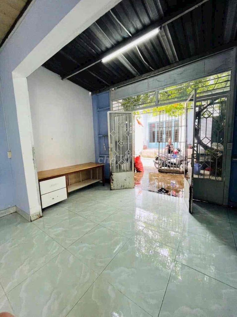 Level 4 is two bedrooms. Two fronts, Số 3 near Fu Fu Fu.