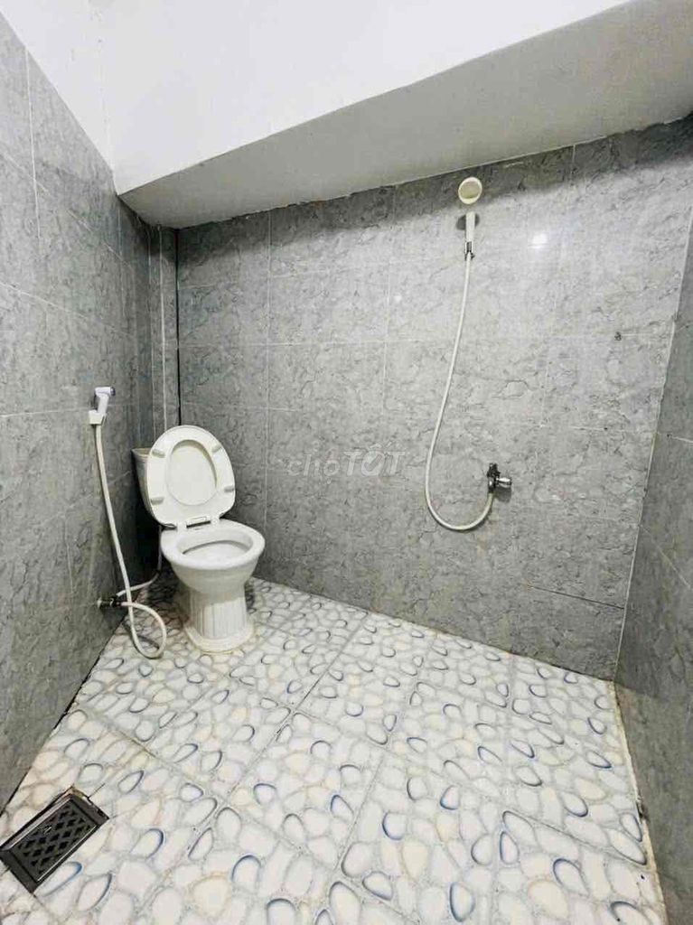 Level 4 is two bedrooms. Two fronts, Số 3 near Fu Fu Fu.