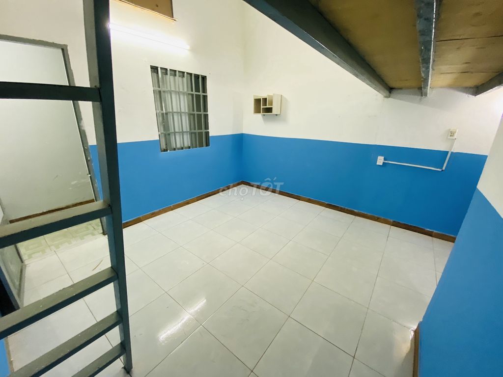 Room 30m2 is on guard, air conditioning 652 Quốc lộ 13 near the Great Hu