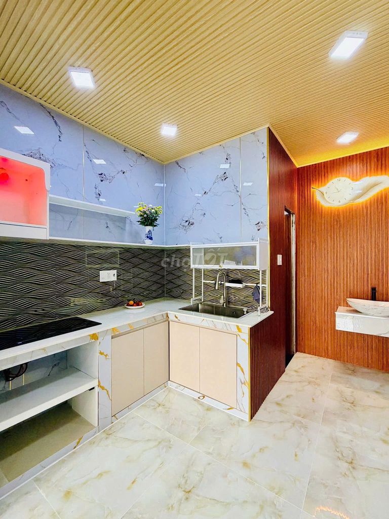 Rent the entire apartment. Two bedrooms. Two toilets, ready air conditioning. Twelve million a month.
