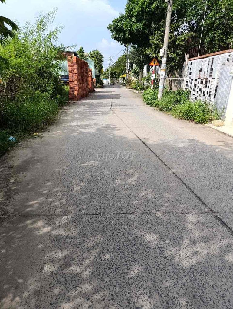 Let's rent a clean new house. One short Nữ Dân Công market.