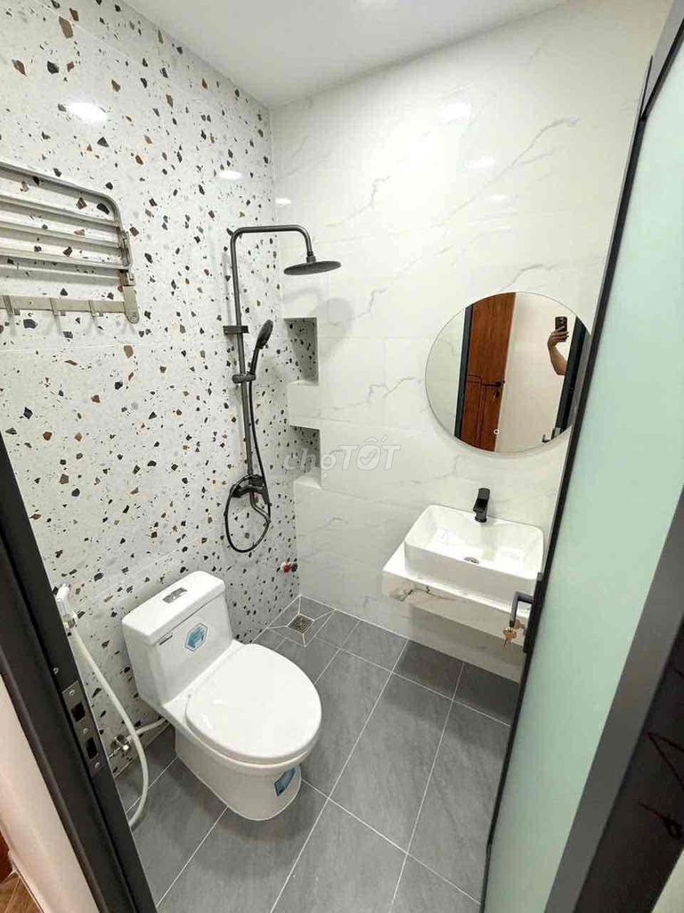 Renting Đoàn Văn Bơ Fronts 4 areas 3 x18 accompaniment 5 meters