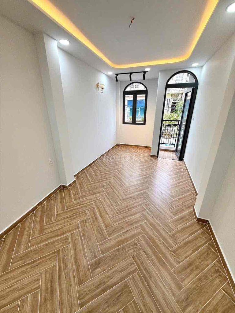 Renting Đoàn Văn Bơ Fronts 4 areas 3 x18 accompaniment 5 meters