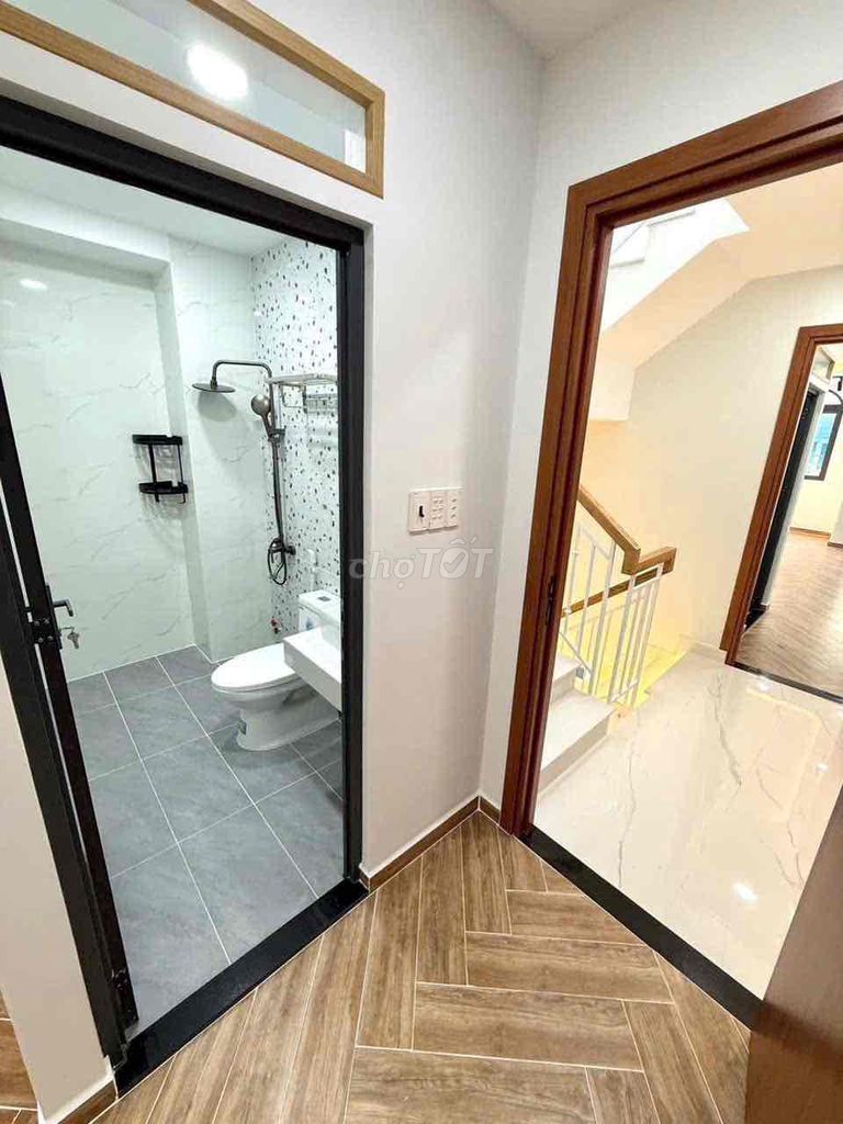 Renting Đoàn Văn Bơ Fronts 4 areas 3 x18 accompaniment 5 meters