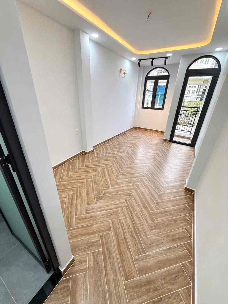 Renting Đoàn Văn Bơ Fronts 4 areas 3 x18 accompaniment 5 meters
