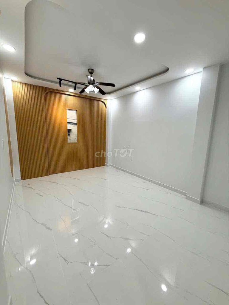 Renting Đoàn Văn Bơ Fronts 4 areas 3 x18 accompaniment 5 meters