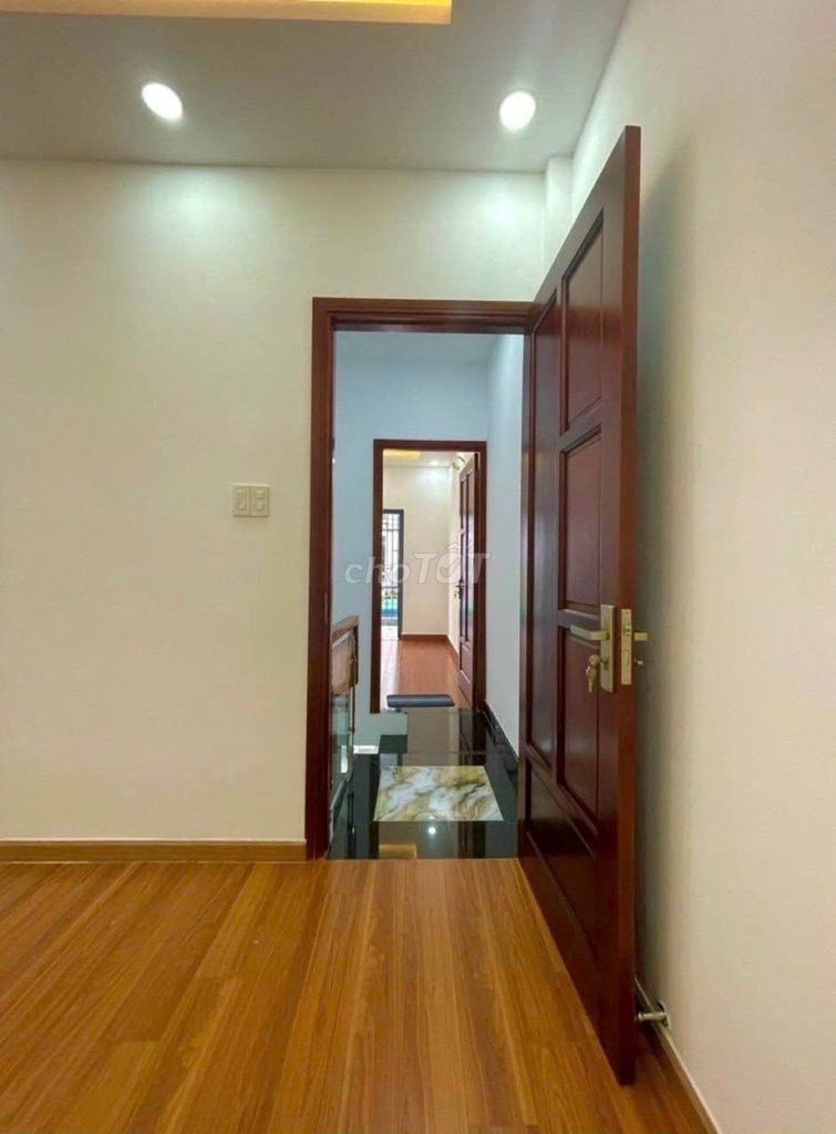 Rent one 681 A Lạc Long Quân, 070 10, Q. Tân Bình